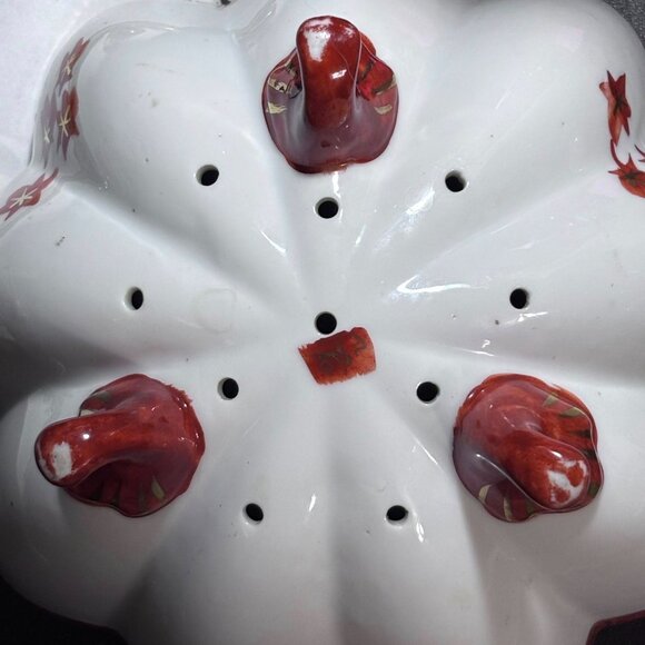 Japanese Hand-Painted Porcelain Drainer Bowl – Figural & Gilt, Pierced Fruit Str - Picture 9 of 10